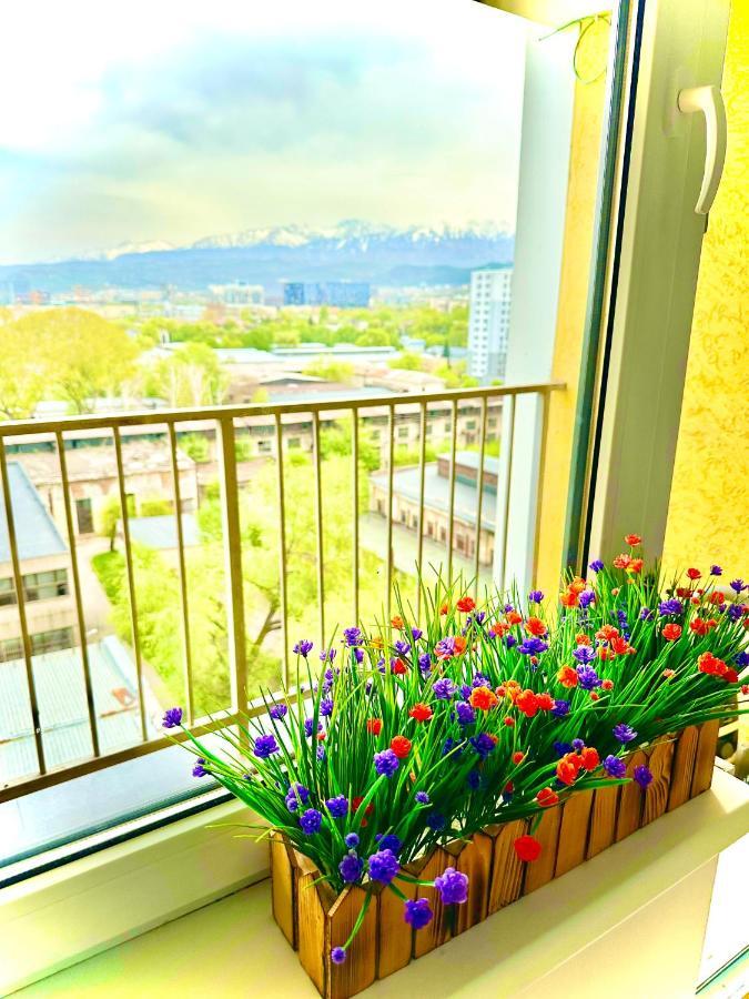 Medinahotelkz, # 70, Вид На Горы, До Арбата 15 Мин Пешком, Halal الماتي المظهر الخارجي الصورة